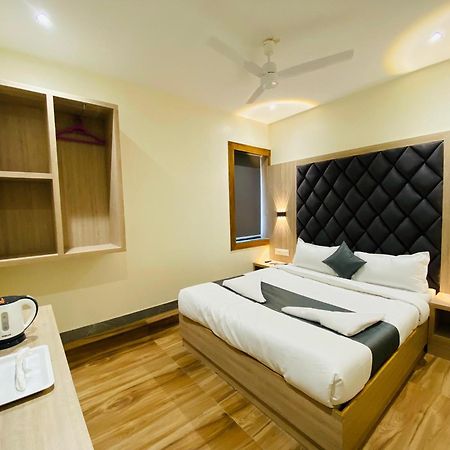 Hotel Comfort- Andheri West Mumbai Bagian luar foto