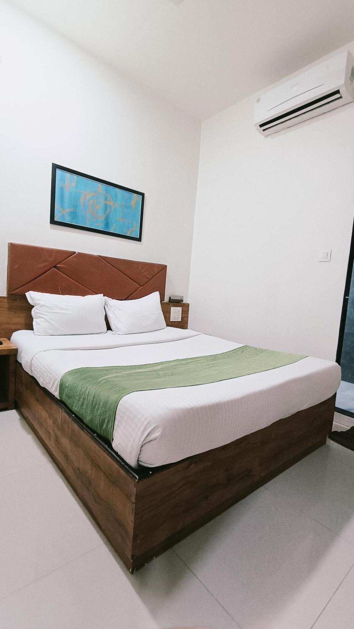 Hotel Comfort- Andheri West Mumbai Bagian luar foto