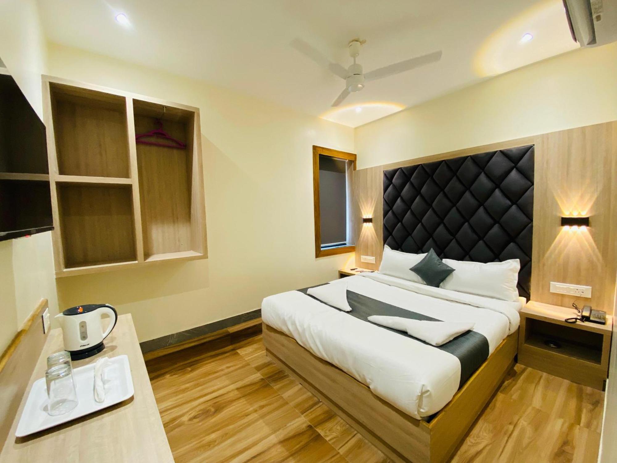 Hotel Comfort- Andheri West Mumbai Bagian luar foto
